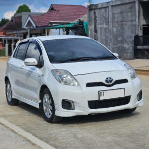 YARIS 1.5 E AT (2013)