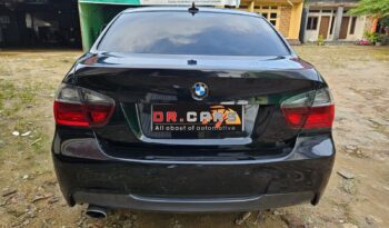 
									BMW 320i 2.0 AT full								