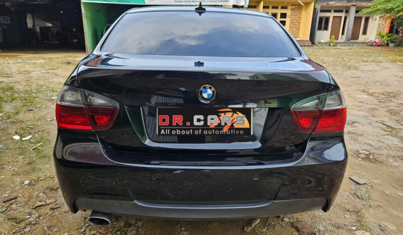 
								BMW 320i 2.0 AT full									